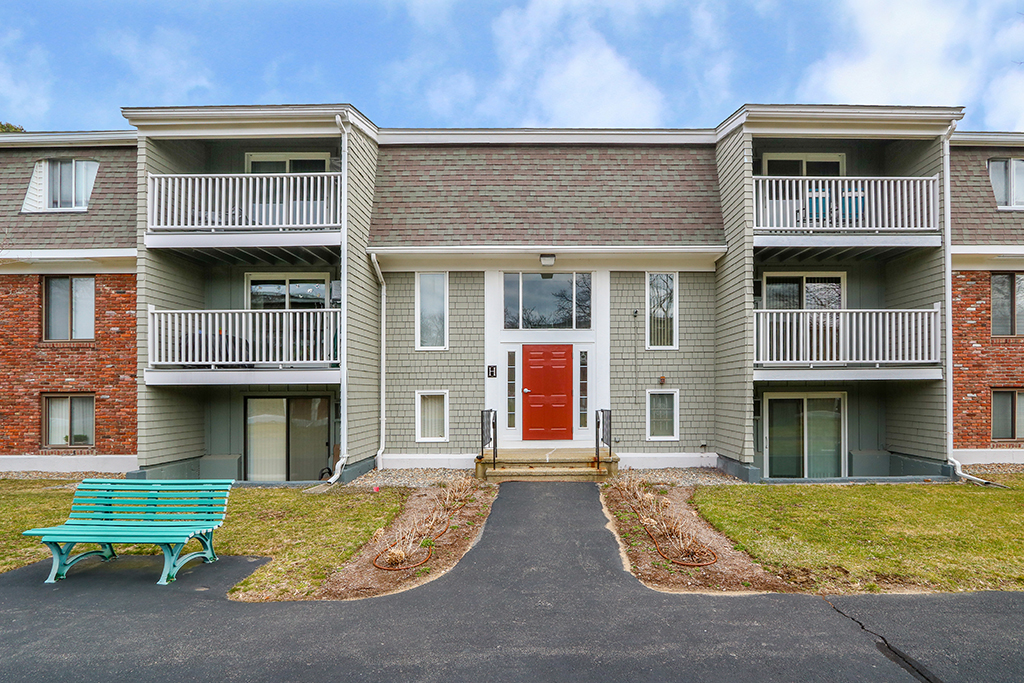 Front exterior photograph of 220 Bedford Street Unit 96, Bridgewater MA