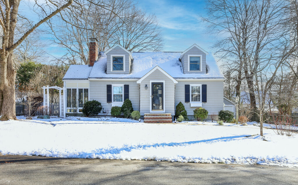 Front exterior photograph of 31 Circuit Road, Westwood MA