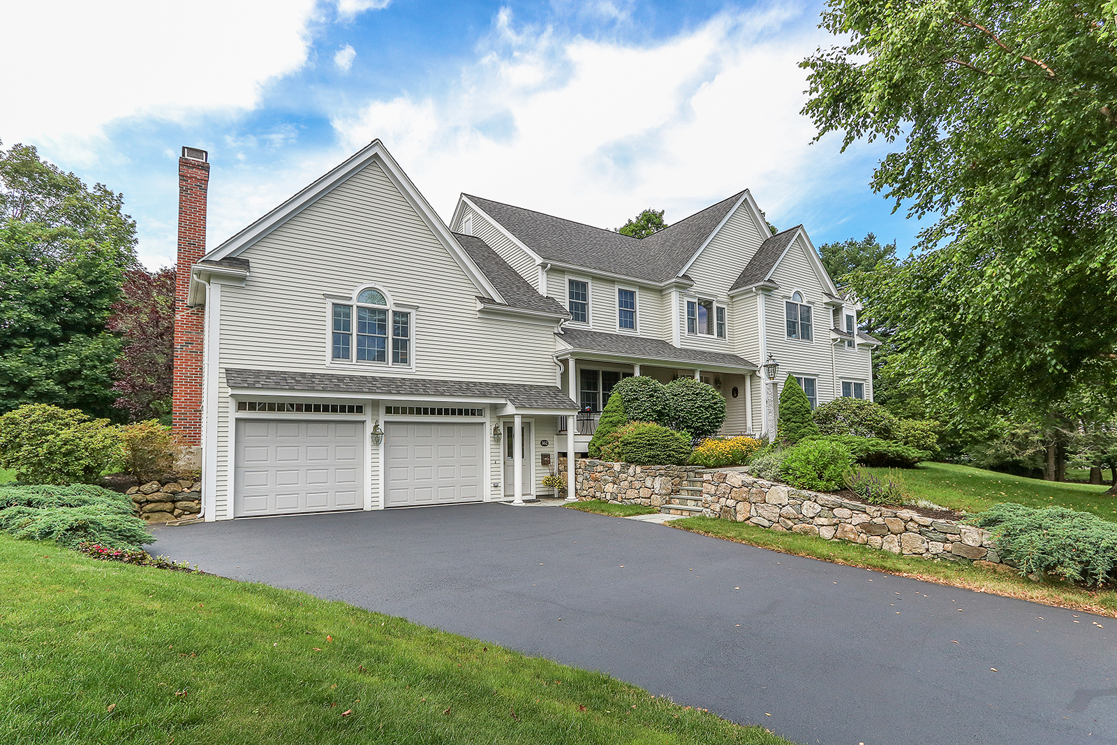 Front Exterior Image of 162 Greenhill Road in Westwood MA