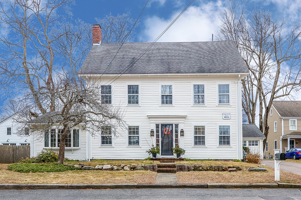 Front exterior photograph of 83 South Street in Medfield MA
