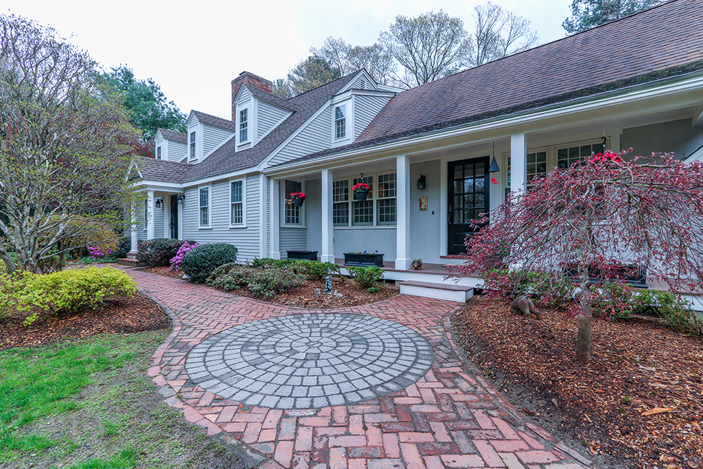 Front Exterior Photograph of 1 Ben Arthur's Way in Dover MA