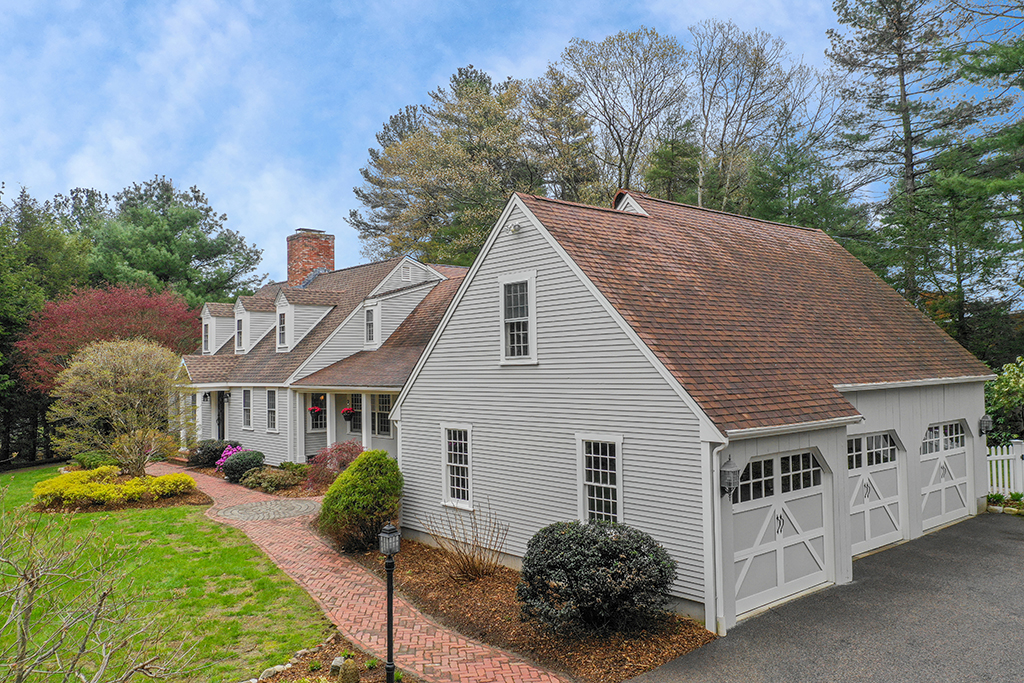 Front Exterior Photograph of One Ben Arthurs Way in Dover MA